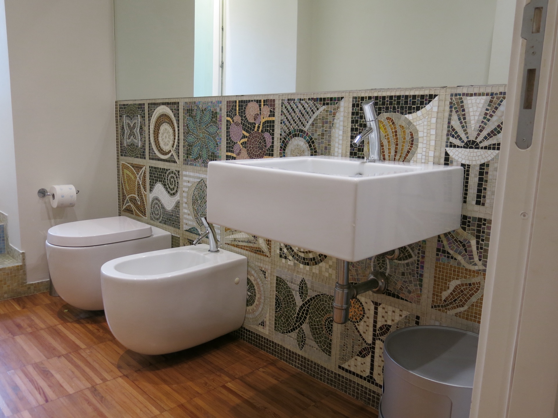 Bathroom basin with hand-laid mosaic